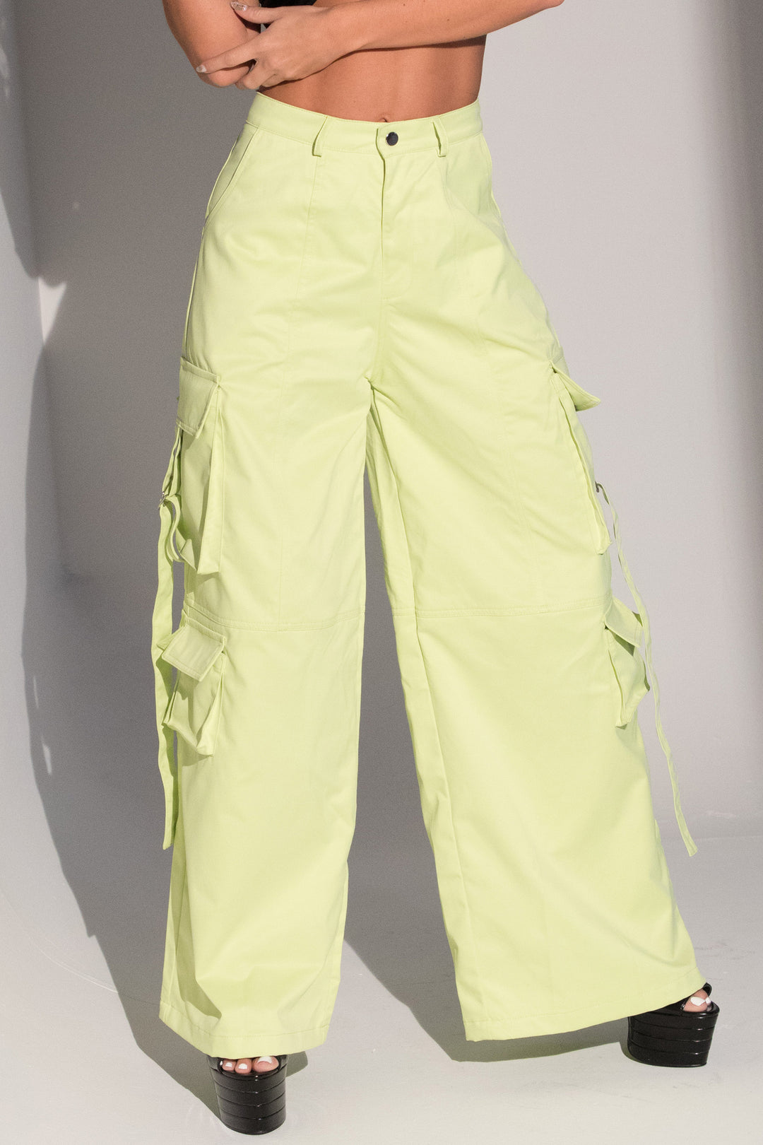 Pantalón satín cargo