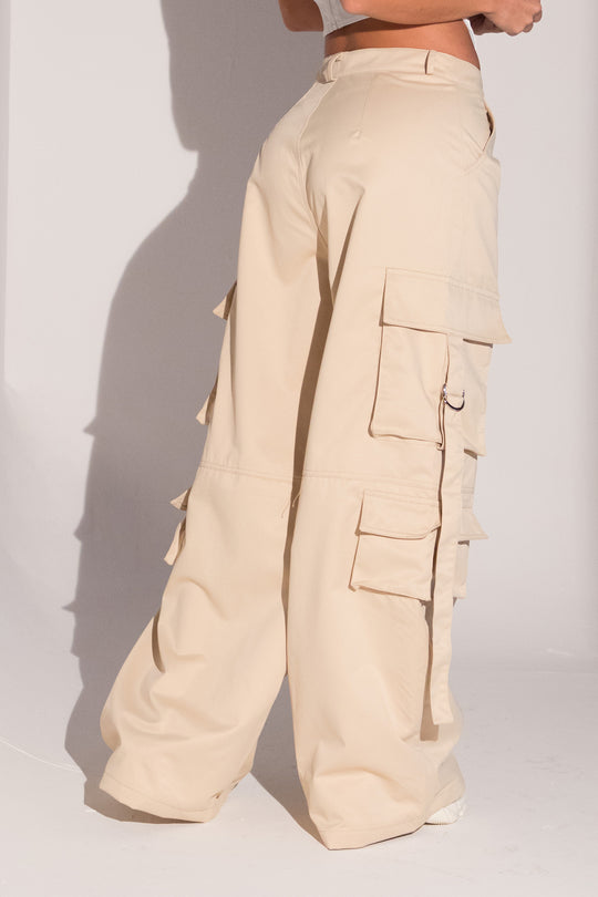 Pantalón satín cargo
