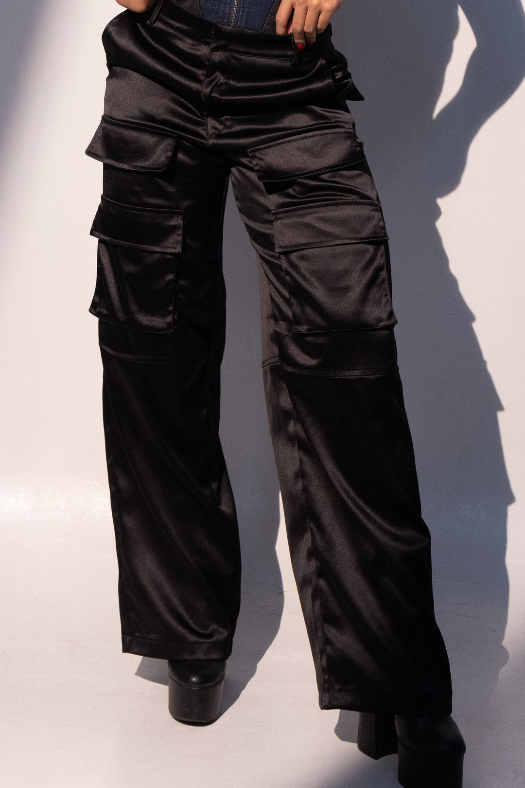 Pantalon cargo satin BLACK2086 – AMAIASHOP